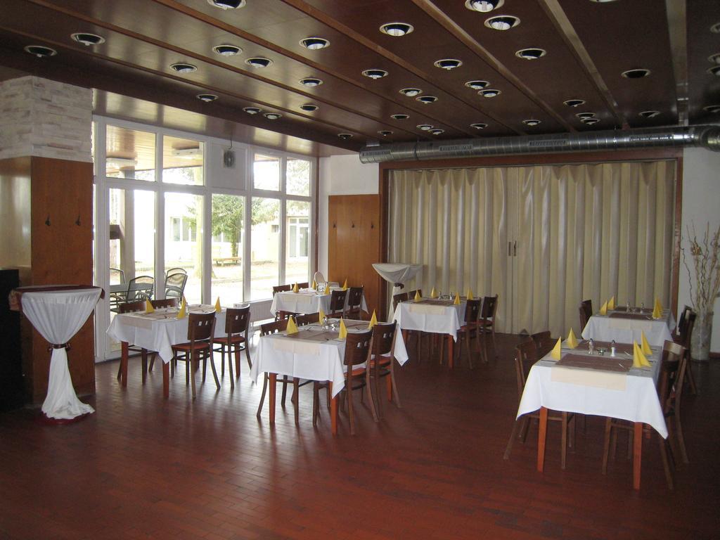 Hotel Fontana Brno Exteriör bild
